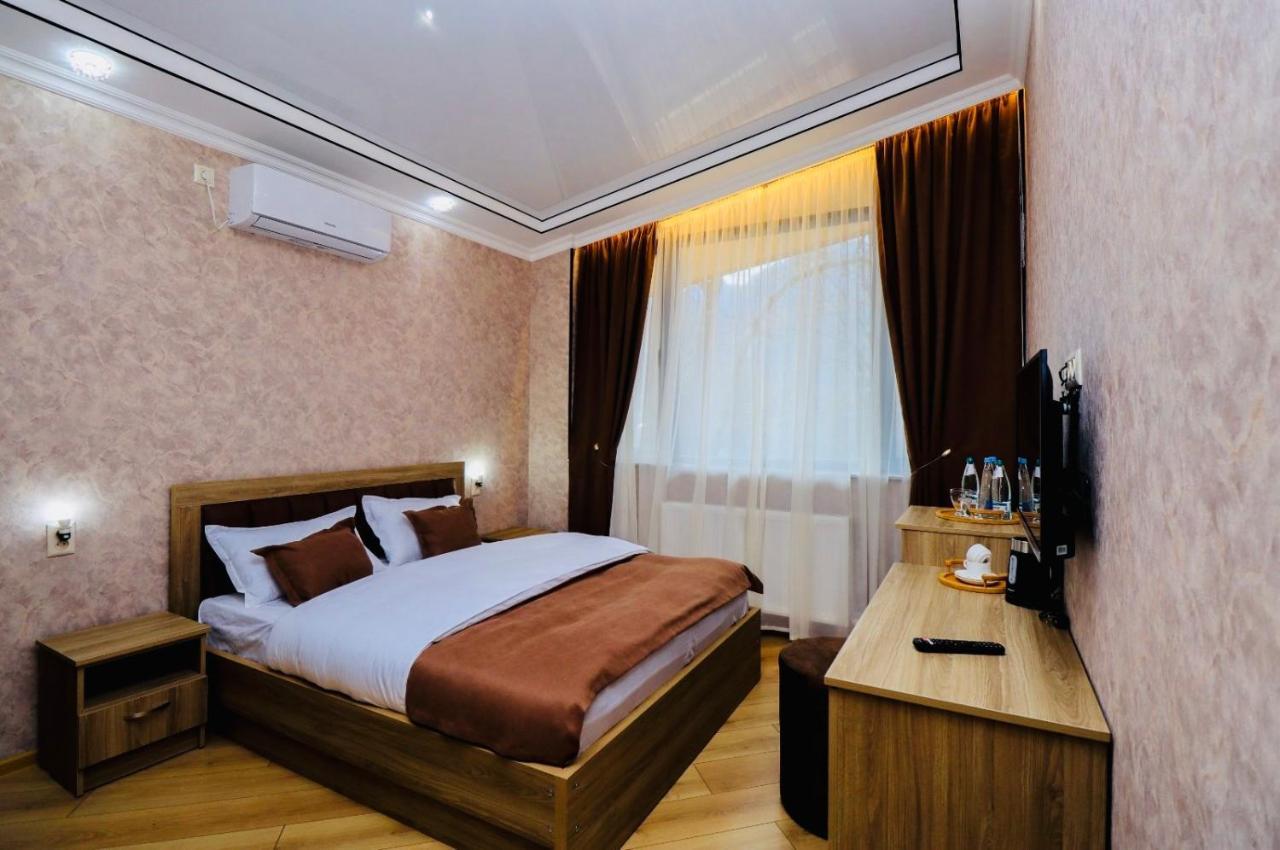 Hotel Evergreen ボルジョミ エクステリア 写真